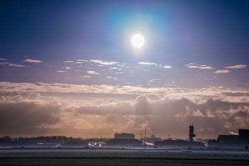 Rotterdam Airport in de ochtendmist