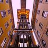 Elevador de Santa Justa in het warme avondlicht, Lissabon van Steffi Hommel