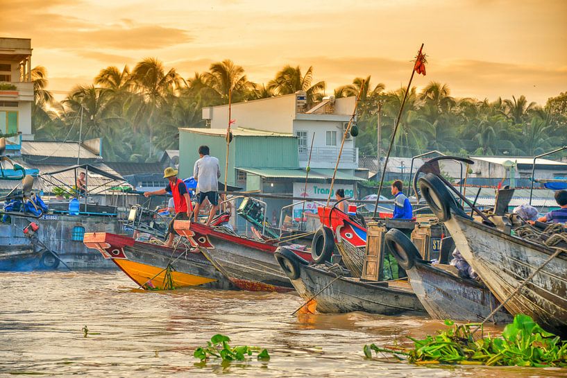 Drijvende markt Mekong van Richard van der Woude