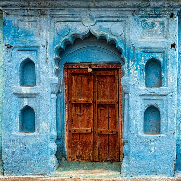 Blauw geveltje in Orccha, India van Theo Molenaar