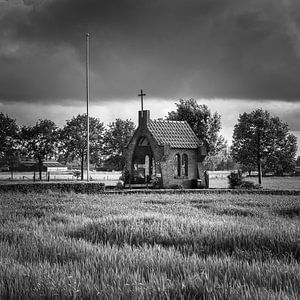Chapel on the Hill in Schwarz und Weiß