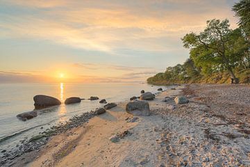 Falaise de Katharinenhof à Fehmarn au lever du soleil sur Michael Valjak