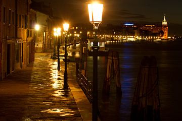 VENICE Stadsgezicht Giudecca - giudecca night van Bernd Hoyen