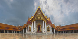 Le temple de marbre dans les derniers rayons de lumière filtrant à travers les nuages sur Walter G. Allgöwer