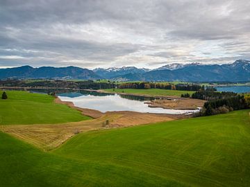 Alpen in de Allgäu en het meer van Mustafa Kurnaz