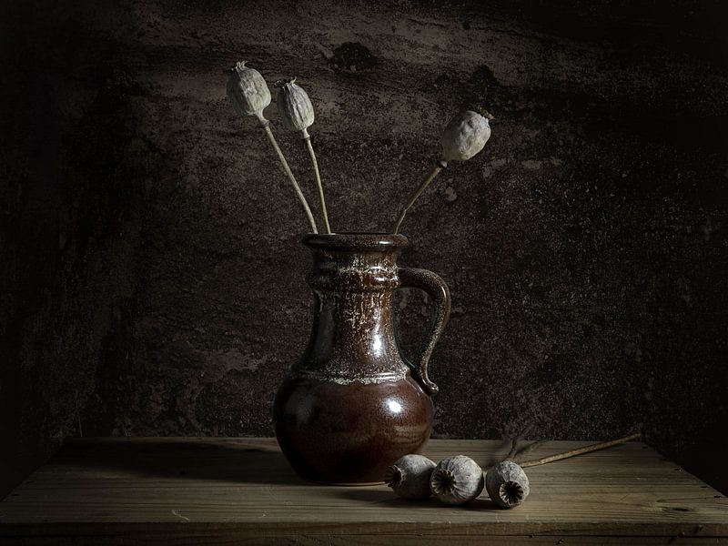 Stilleben mit brauner Vase von Danny den Breejen