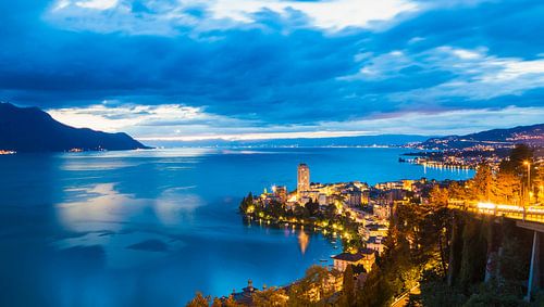 Montreux am Genfersee am Abend