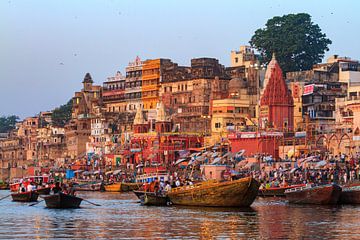De heilige stad Varanasi van Roland Brack