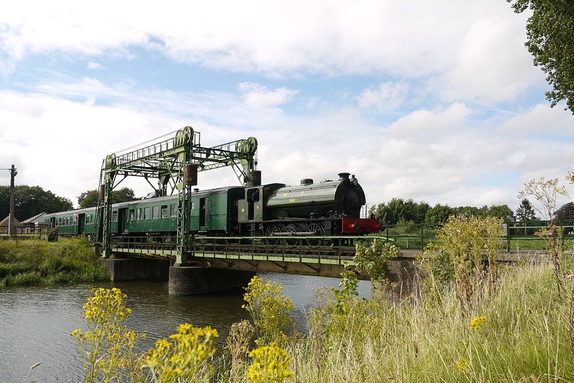 Train à vapeur au château à colombages I Train à vapeur de Maldegem - Eeklo I Aspect rétro - industr par Floris Trapman