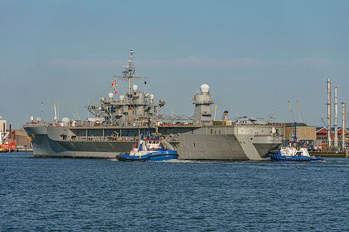 U.S. Navy USS Mount Whitney (LCC/JCC 20). by Jaap van den Berg