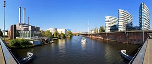 Heizkraftwerk Berlin-Mitte - Berlin Skyline an der Spree