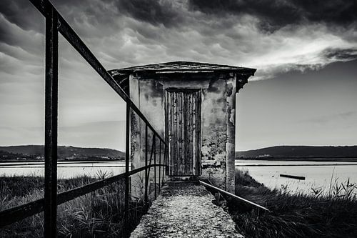 An old run-down shed