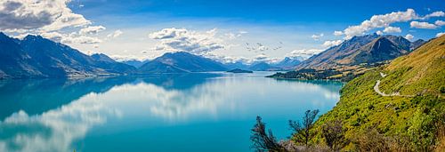 Route along Lake Hawea, New Zealand