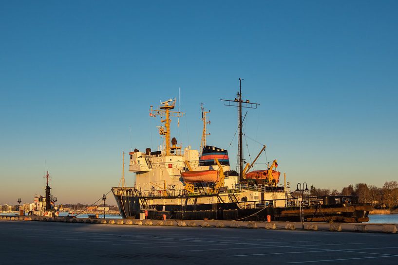 Der Stadthafen in Rostock am Morgen van Rico Ködder