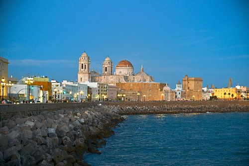 The blue hour at Cádiz Cathedral in Andalusia by Silva Wischeropp