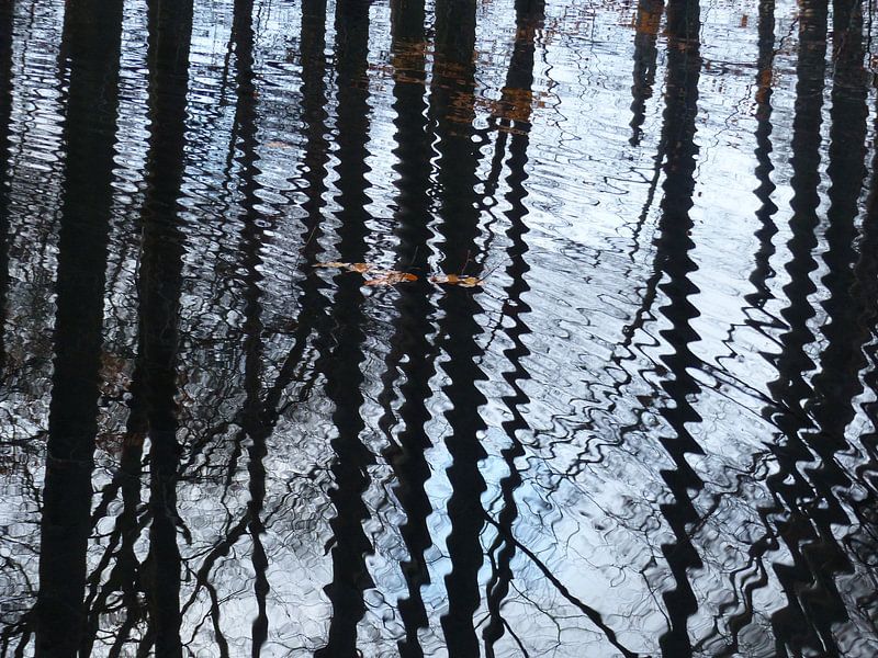 Rimpeling in het water by Eduard Camping