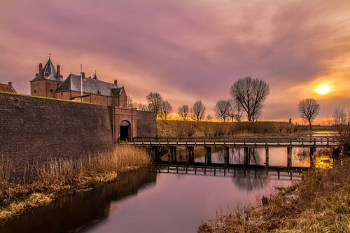 Zonsondergang bij slot Loevestein