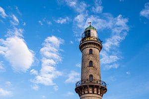 Blick auf den Leuchtturm im Ostseebad Warnemünde