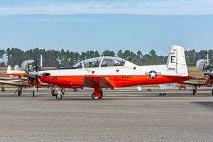 Rollende Beechcraft T-6 Texan II.