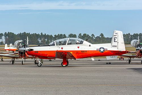 Taxiënde Beechcraft T-6 Texan II.