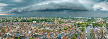 Stormwolken boven Zwolle tijdens een zomerse onweersbui