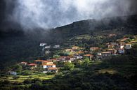 Small Greek village on mountain in Peloponnesos von Ektor Tsolodimos Miniaturansicht