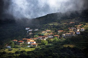 Village sur une montagne dans le Péloponnèse, Grèce sur Ektor Tsolodimos