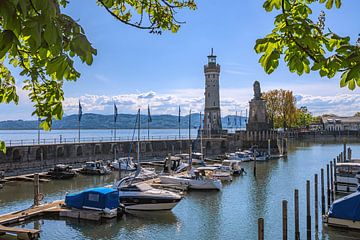Haven van Lindau met vuurtoren en Beierse leeuw van Photoart-Naegele