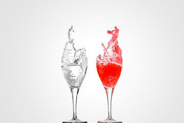 Transparant en rode Splash in wijnglas (langwerpig)