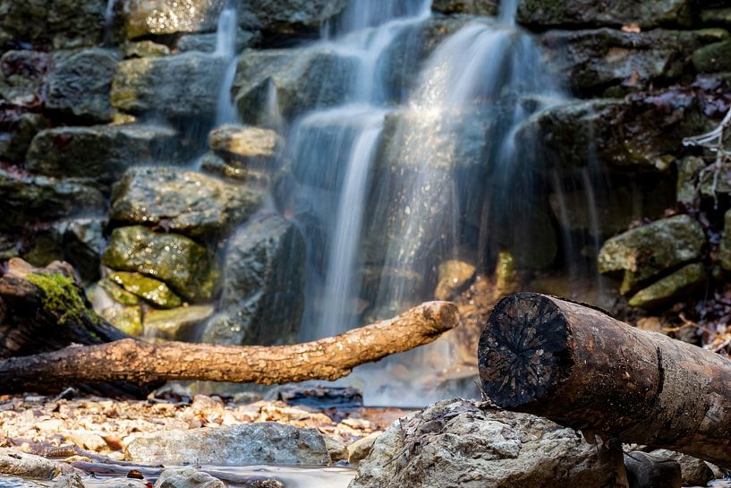Nahaufnahme eines Wasserlaufs im Rautal in Jena von Wolfgang Unger