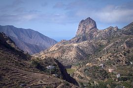 Entdecken Sie die atemberaubenden Landschaften von La Gomera, Spanien, unter einem Br von PhotoCluster