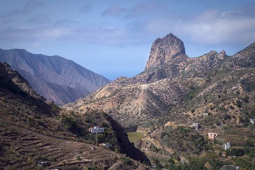 Op ontdekkingstocht door de adembenemende landschappen van La Gomera, Spanje, onder een stralende zon