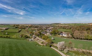 Drohnenpanorama von Eys während der Blütezeit