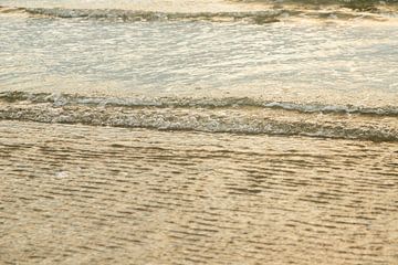 rimpels in de golven van de zee op Ameland van Karijn | Fine art Natuur en Reis Fotografie