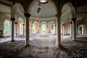 Dôme Abandonné en Décomposition. sur Roman Robroek - Photos de bâtiments abandonnés