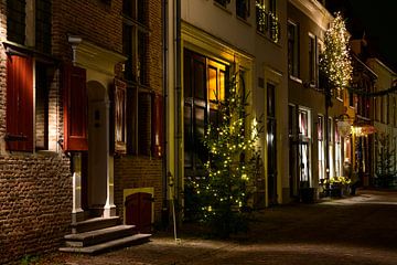 Deventer winteravond straatbeeld met kerstversiering