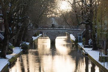 Die Weesbrug in Utrecht im winterlichen Gegenlicht (Landschaft) von André Blom Fotografie Utrecht