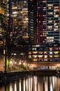 Rotterdams Hochhäuser im Hafenviertel bei Nacht beleuchtet von Jeroen Kleiberg Miniaturansicht