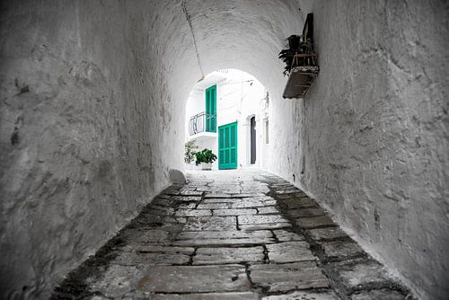 Doorkijkje in Monopoli in Puglia Italie