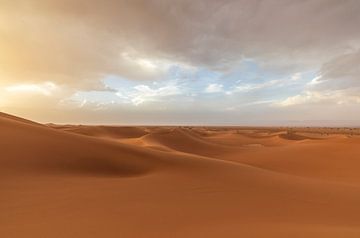Zonsondergang Sahara woestijn (Erg Chegaga -Marokko)