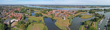 Lucht panorama van het historische plaatsje Woudrichem aan de Merwede van Eye on You