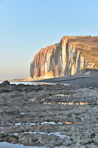 Coucher de soleil sur des falaises blanches en Normandie, France