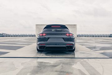 Porsche Panamera 4S in Amsterdam by Sebastiaan van 't Hoog