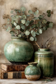 Jadegrün und Gold – Elegantes Stillleben von Joriali Fine Art