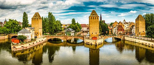 Panorama Aufnahme Gedeckte Brücken petite France Gerberviertel Ill Strasbourg  Frankreich