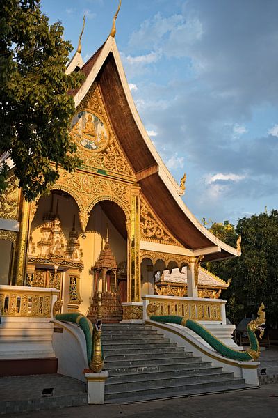 The refinement of Wat Yai Xayaphoum by Frank Photos