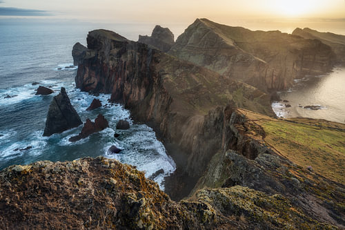 Das Erwachen des Abgrunds – Sonnenaufgang an den Klippen Klippen von Ponta de São Lourenço
