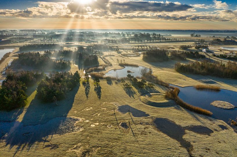 Sonnenaufgang über Polderlandschaft Nordholland von Menno Schaefer
