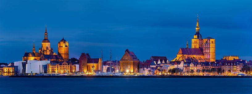 Abendpanorama von Stralsund, Deutschland von Adelheid Smitt
