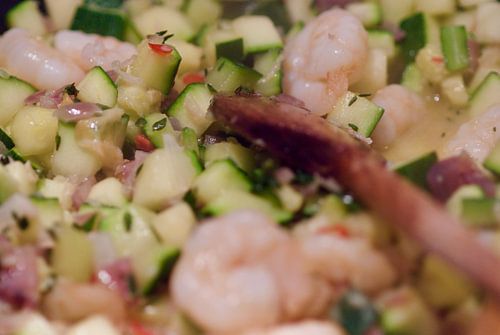 Vegetables and shrimps in the pan
